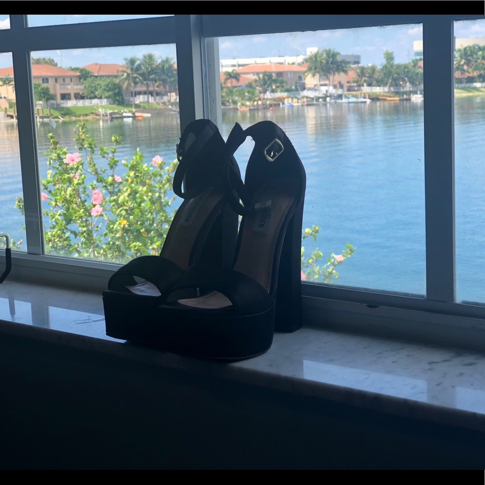 Shoes - Picture 2 of 3